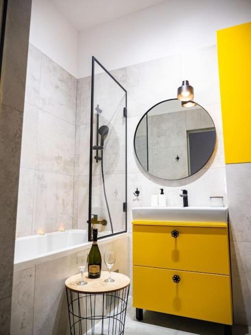 Chic In Historic Koneser Area Appartement Warschau